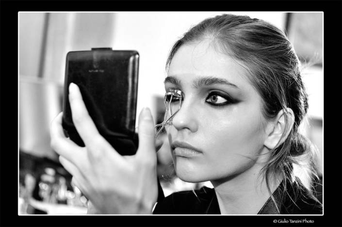 Backstage Salvatore Ferragamo (2012) - fotografia di moda, fashion beauty backstage make-up artist